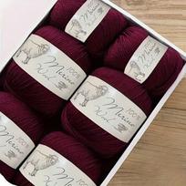 6 vnt. aukščiausios kokybės merino vilnos siūlų skarelėms, vidutinio storumo, rinkinys (600g)  Mašinoje skaliami itin minkšti mezgimo ir nėrimo siūlai prabangioms antklodėms ir „pasidaryk pats“ rankdarbiams