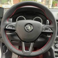 Persiko medienos oda Skoda 2016-2018 Superb rankų siuvimo automobilio vairo dangtelis Interjero apsauginis apvalkalas Automobilio aksesuarai gray