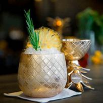 Cocktail Shaker Pineapple Shape Stainless Steel Polished Smooth Surface 500ml for Home Bar Gold brown