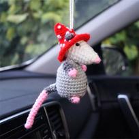 Automobilio pakabukas - "Peliukas su skrybėle"