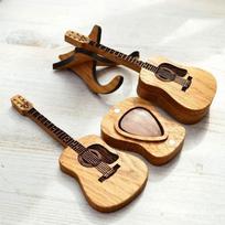 Gitaros mediatoriai su dėklu - Dėklas + stovas + 3 vnt. mediatorių