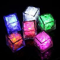 Vonios žaislai - "LED kubeliai" - 5 vnt.