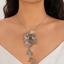 Niche Sweet And Cool Ginkgo Biloba Leaf Fringed Necklace Female Design Sense Diamond Three-Dimensional Flower Necklace Choker brown