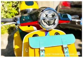 Peugeot Piaggio Vespa Lipdukai: Universalūs besišypsančio veidelio priekinių žibintų lipdukai, nepaliekantys žymių ir dekoratyvūs yellow