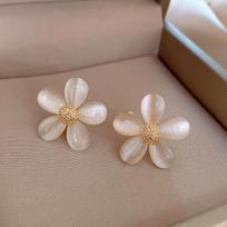Korean Cat's Eye Flower Stud Earrings for Women - Versatile, Fresh, and Simple Design gray