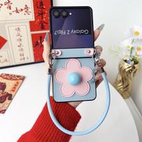 Leather Wristband Z Flip7 3D Flowers Phone Case for Samsung Galaxy Z Flip 7 6 5 4 3 5G Flip7FE Hinge Protective Shockproof Cover Galaxy Z Flip3 5G mėlyna