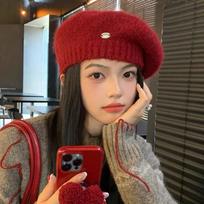 Women's Korean Style Woolen Beret: Versatile, Solid Color, Knitted, Warm, Windproof, with Metal Label for Autumn and Winter One Size vyno raudonos spalvos