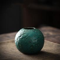 Senovinė grublėto molio maža vaza, japoniško stiliaus svetainės valgomojo stalo, hidroponinis gėlių rinkinys, namų dekoravimo ornamentas gray