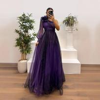 Moteriška suknelė vienu petumi, gėlėta vakarinė suknelė su permatomomis ilgomis rankovėmis, elegantiška oficiali suknelė su aukštu skeltuku L violetinė
