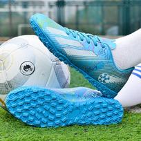 Messi futbolo bateliai TF sulūžę nagai studentų treniruotės žolė vaikų žaidimas 33 mėlyna