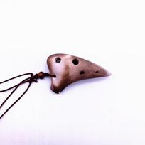 Mini 6 Holes Alto C Ocarina Black Ceramic Pottery Flute Wearable Necklace Instrument for Casual Entertainment Holiday Party balta