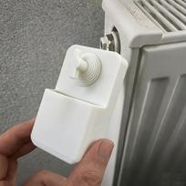 Radiatoriaus nuorukos raktas su vandens surinkimo dėžute, nepraliejantis įrankis šildymo sistemos priežiūrai A2 gray