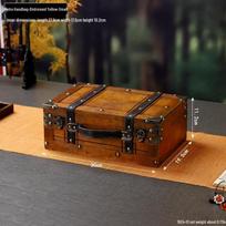 Vintažinė sendinta medinė lagamino laikymo dėžė - Antikinio stiliaus fotografijos rekvizitas ir dekoracija brown