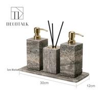 Wabi-Sabi Sidabriškai Pilkas Travertino Vonios Kambario Rinkinys: Praustuvės padėklas ir dekoras. Flat Tray 4-Piece Set 5 (Brushed Gold)
