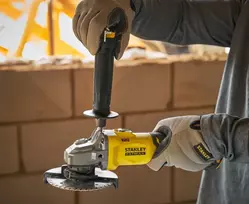 Kampinis šlifuoklis STANLEY FatMax SFMCG710B