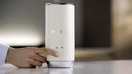 Smeg MFF02CREU Pieno putų plakiklis Kreminis