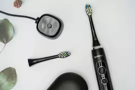 OROMED ORO-SONIC NEXT BLACK juoda soninis dantų šepetėlis
