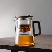 Boro silikatinis stiklinis puodelis su nuimamu arbatinuku ir medine rankena 500ml white