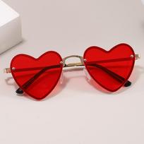 Love Heart Shape Women's Sun Glasses European American Fashion Sun Glasses Woman Holiday Travelling Men Sunglass gray
