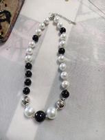 Retro French Black & White Pearl Patchwork Necklace: Elegant, High-End Clavicle Chain for Women gray
