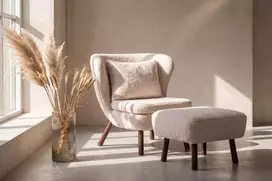 Sofa Venture Design Fotelis Ryxö su pakoja, baltas poliesteris-buklė, rudos medinės kojos