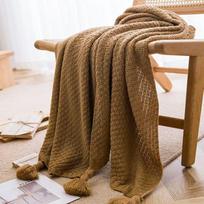 Šiaurietiško minimalizmo vilnonis pledas su kutais – puikiai tinka ant sofos ar biure miegaliui 110×150CM Adult Blanket kupranugaris