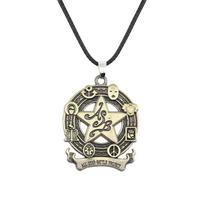 Anime JOJOS BIZARRE ADVENTURE Karoliai Raudonasis Ajos Akmuo Cosplay Pakabukas Karoliai Grandinėlė Choker Karoliai Pakabukai Papuošalai Moterims Vyrams beige
