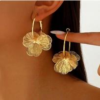 Elegant Two-Tone Flower Ear Cuffs - Chic, Luxurious & Stylish Earrings black