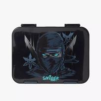 Smiggle Juodo Riterio Kuprinė Didelės Talpos Mokyklinė Kuprinė Vaikams Paaugliams Lauko Kelionėms Lengva Patvari Vandeniui Atspari Black warrior tritan lunch box (21*15*.4.5cm)