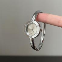 Hong Kong Style Temperament Bracelet Watch Women'S French Simple Niche Temperament Quartz Watch gray