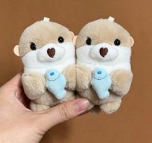 Cute Little Otter Hug Fish Plush Doll Pendant Doll Gift Gift Cute Girl Heart Keychain Pendant Creative Gift white