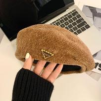 Rudens ir žiemos naujas storesnis kašmyro beretas apversto trikampio retro skrybėlė moteriška vėjui atspari šilta dailininko pumpuro kepurė One size fits all brown
