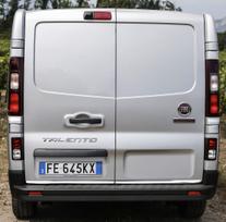 Fiat Talento - Chromuotos bagažinės dangčio apdailos