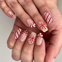 24Pcs Christmas Press On Nails Red And White Snowflake Candy Design Fake Nails brown