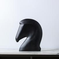 Moderni dervos abstraktaus arklio galvos skulptūros ornamentas svetainei, televizoriaus spintelės gyvūno statulėlės dekoras, arklio galvos amato dekoras 22x5x28cm black
