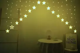 Lempučių užuolaida Žvaigždės 136 LED, šaltai balta