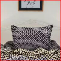 Glamžyto medvilninio audinio antklodės ir pagalvės užvalkalų patalynės komplektas - Antklodės užvalkalas 140x200 cm. + 1 pagalvės užvalkalas 50x70 cm. be užtrauktuko.