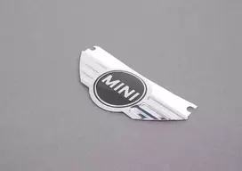 BMW F55 emblema su ženkleliu originali 11127594876