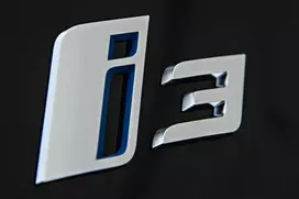BMW NAUJA ORIGINALI I3 I01 SERIJOS GALINĖS DURYS I3 ŽENKLAS EMBLEMA 7306457