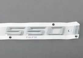 ORIGINALUS OEM BMW F10 F10N Bagažinės Dangčio 550i Emblema Ženklas Logotipas 51147219541