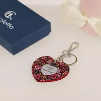 Odinis raktų pakabukas širdies forma, personalizuotas graviravimu.