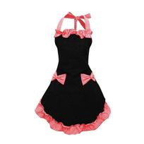 Moteriška klostuota prijuostė su languotu apvadu ir kaspinėliais. Reguliuojami kaklo ir juosmens dirželiai. Naudoti gaminant maistą, kepant, virtuvėje One Size pink
