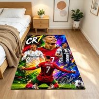 Cristiano Ronaldo dizaino kilimas miegamiesiems, svetainėms, koridoriams, valgomiesiems. Neslystantis kilimas. Biurų dekoravimas. Dvasinė dovana 80cmx120cm