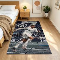 Cristiano Ronaldo dizaino kilimas miegamiesiems, svetainėms, koridoriams, valgomiesiems. Neslystantis kilimas. Biurų dekoravimas. Dvasinė dovana 100cmx120cm