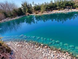 Mėlyni dekoratyviniai tvenkinio dažai Dyofix Pond Blue prieš dumblius ir vandens piktžoles, 5kg tirpiuose maišeliuose po 100g