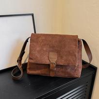 Velvet Messenger Bag Moteriška mada Naujas didelės talpos priemiestinis krepšys Paprastas universalus vientisos spalvos zomšinis pečių skersinis krepšys 30x9x21cm kava
