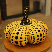 Yayoi Kusama Tas pats moliūgo pagalvės bangos taško moliūgo pliušinis žaislas pagalvėlė Helovino namų sofos dekoras lėlė kūdikiams vaikams žaislas 20cm geltona