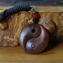 Griaustinio trenkta datulių ir persikų medžio Tai Chi Yin Yang Amuletas Pakabukas brown