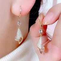 2022 Trendy 3D Geometric Ear Cuff with Inlaid Crystal and Hollow Design for Women 7B706 Gold brown