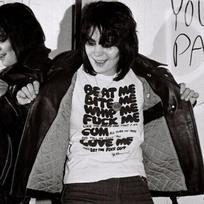 Joan Jett Beat Me Bite Me T-Shirt Blackhearts Softstyle Tshirt Runaways XL gray
